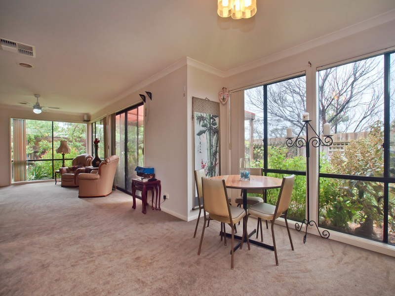 13 Glenora Way, Hampton Park VIC 3976