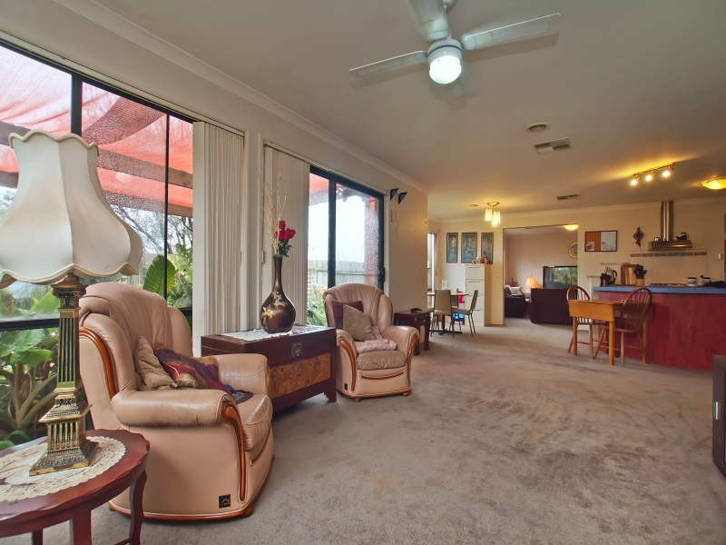 13 Glenora Way, Hampton Park VIC 3976