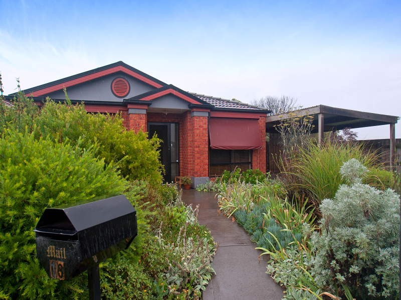 13 Glenora Way, Hampton Park VIC 3976