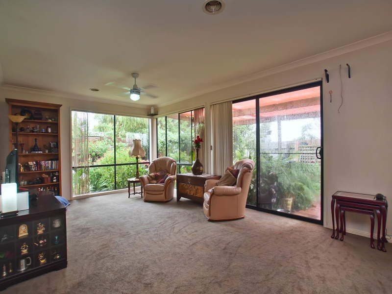 13 Glenora Way, Hampton Park VIC 3976