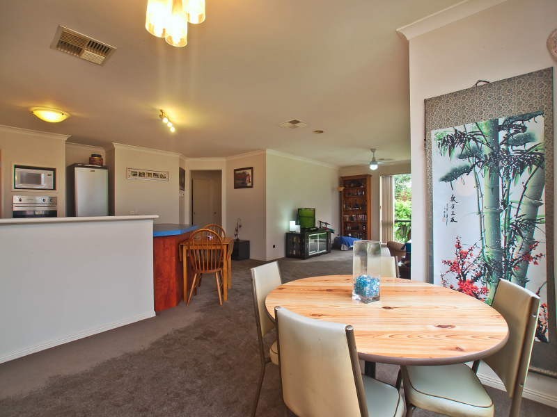 13 Glenora Way, Hampton Park VIC 3976