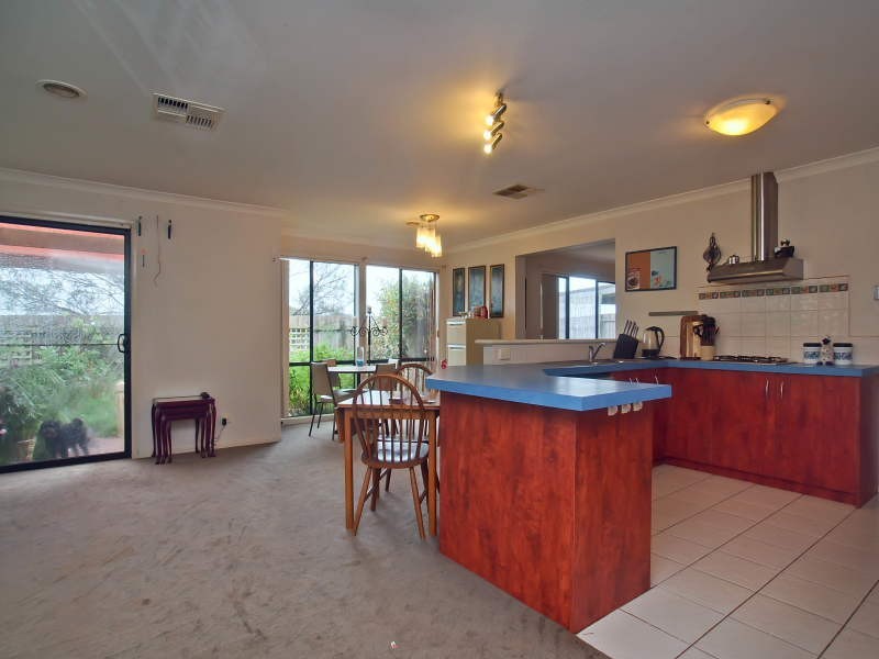 13 Glenora Way, Hampton Park VIC 3976