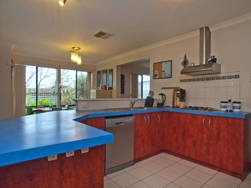 13 Glenora Way, Hampton Park VIC 3976