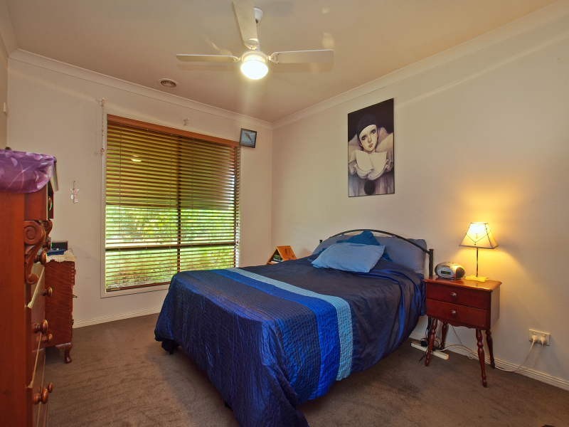 13 Glenora Way, Hampton Park VIC 3976