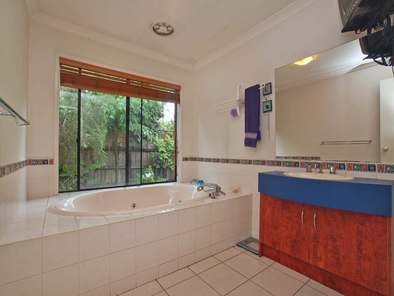 13 Glenora Way, Hampton Park VIC 3976