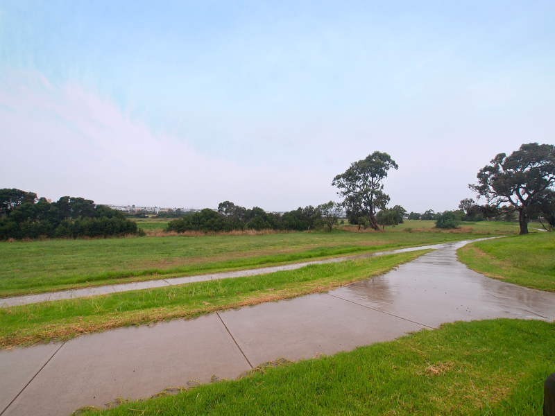 13 Glenora Way, Hampton Park VIC 3976