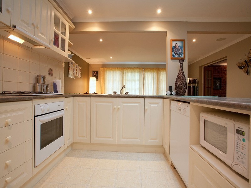 9 Chatswood Avenue, Langwarrin VIC 3910