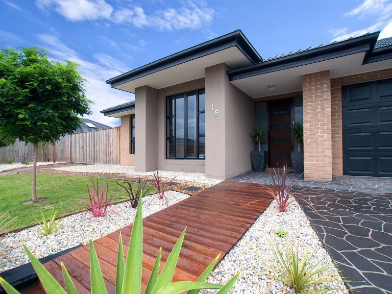 15 Broadstone Way, Cranbourne VIC 3977