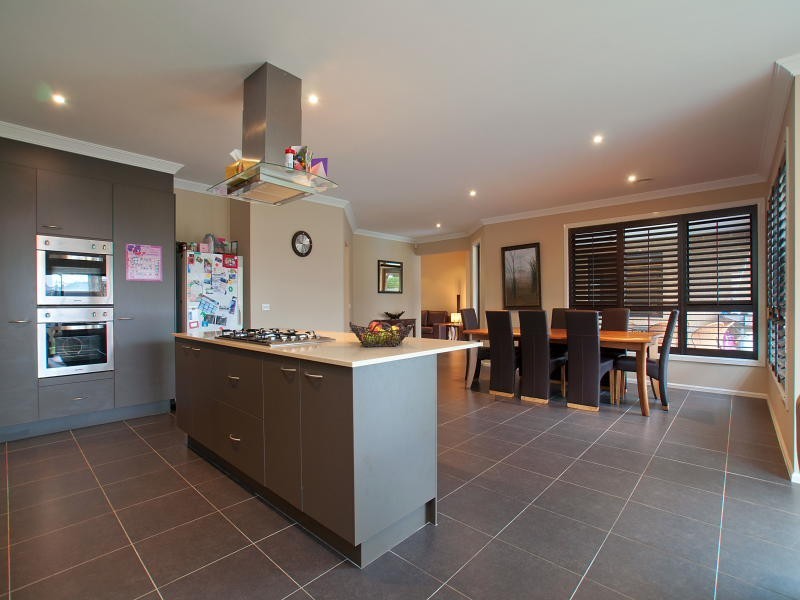 15 Broadstone Way, Cranbourne VIC 3977