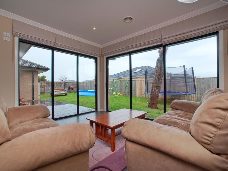 15 Broadstone Way, Cranbourne VIC 3977