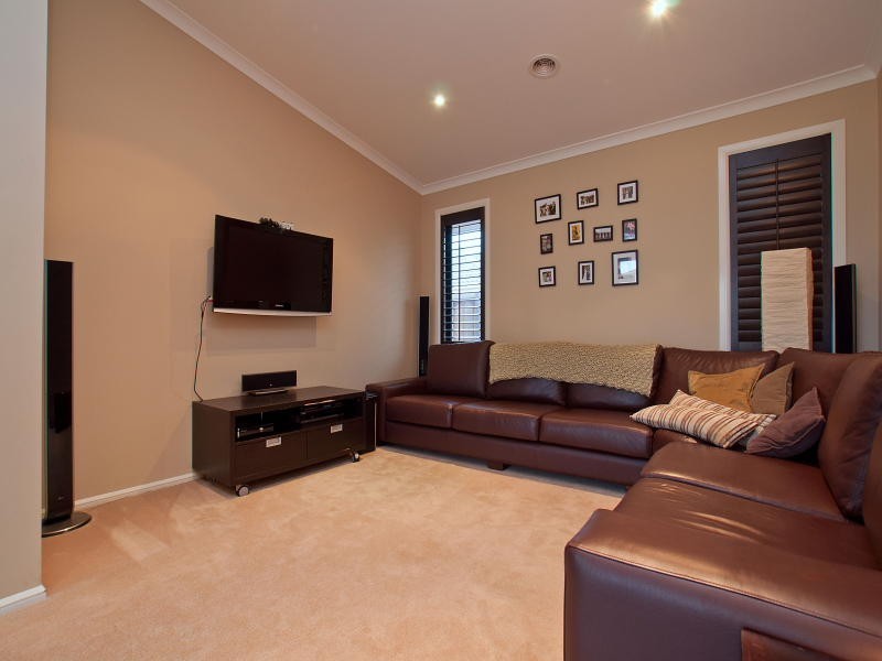 15 Broadstone Way, Cranbourne VIC 3977