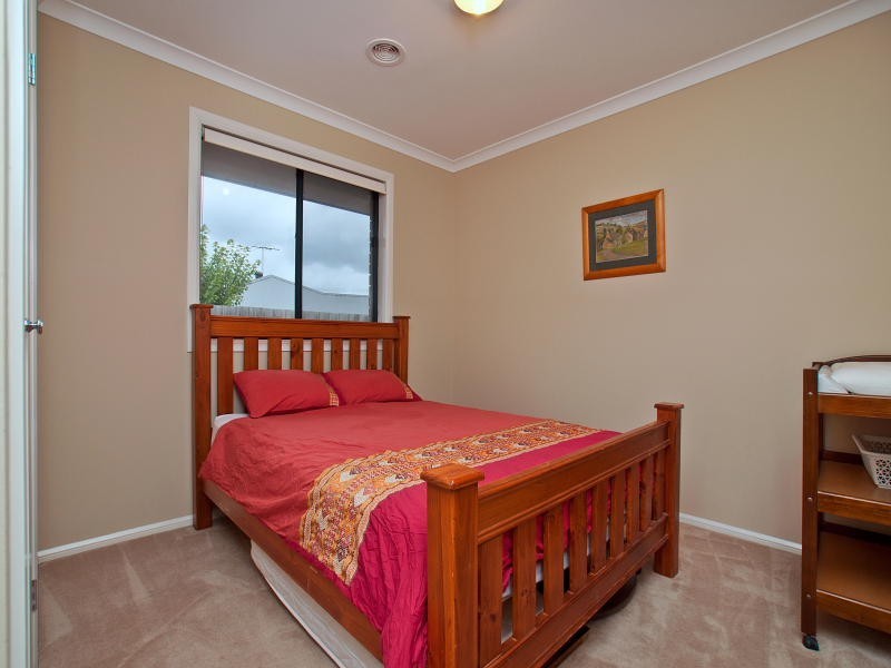 15 Broadstone Way, Cranbourne VIC 3977