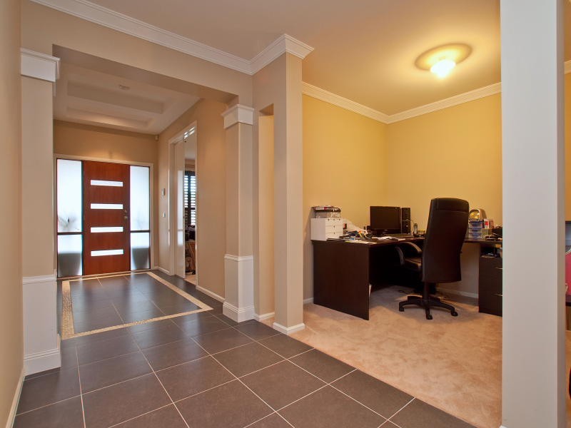 15 Broadstone Way, Cranbourne VIC 3977