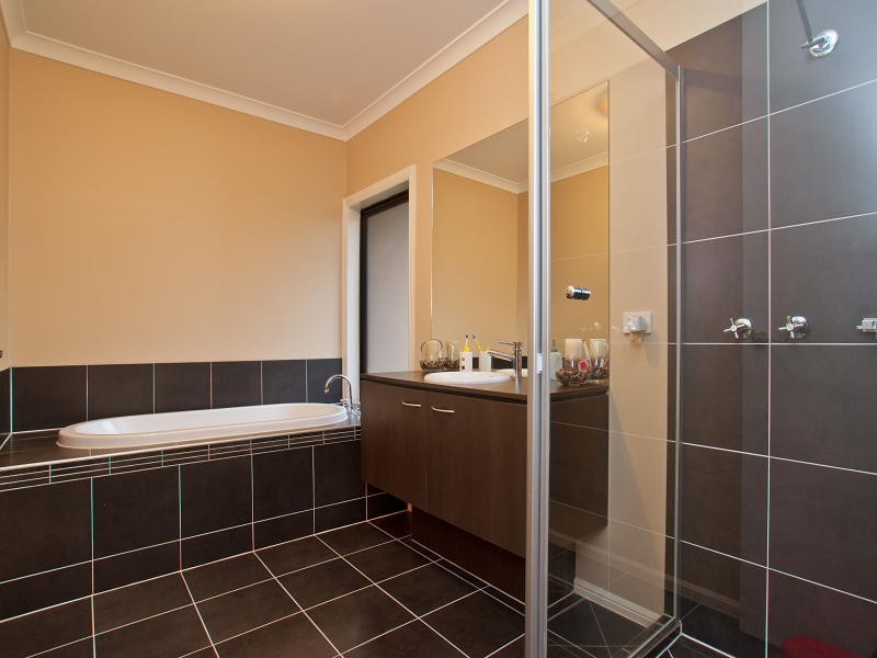 15 Broadstone Way, Cranbourne VIC 3977