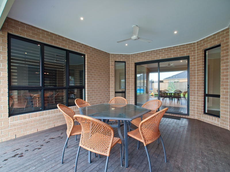 15 Broadstone Way, Cranbourne VIC 3977