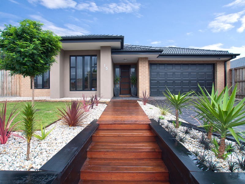 15 Broadstone Way, Cranbourne VIC 3977