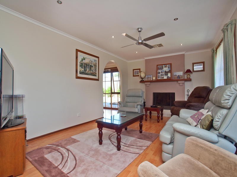 2 Ballymore Court, Frankston VIC 3199