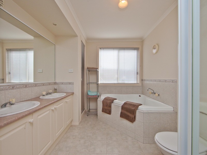 10 Pineview Court, Narre Warren South VIC 3805