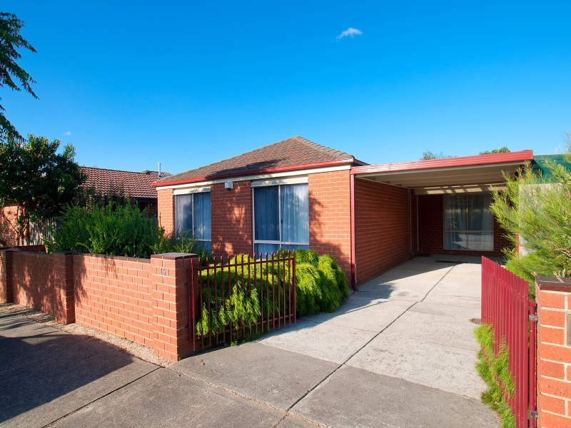 2/16 Jacinta Drive, Cranbourne VIC 3977