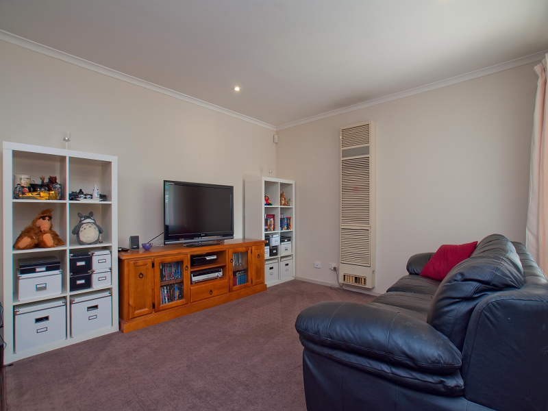 2/16 Jacinta Drive, Cranbourne VIC 3977