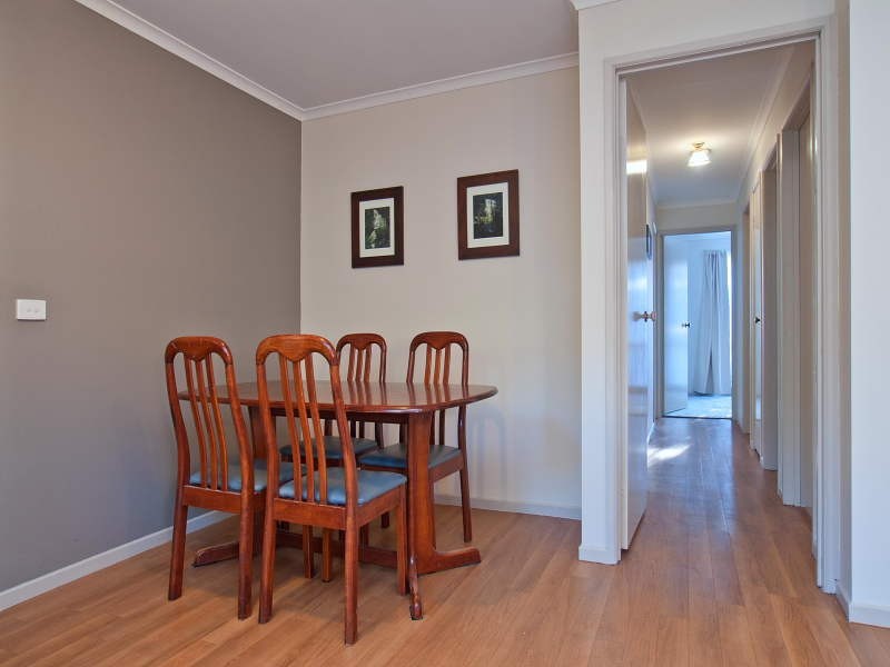 2/16 Jacinta Drive, Cranbourne VIC 3977