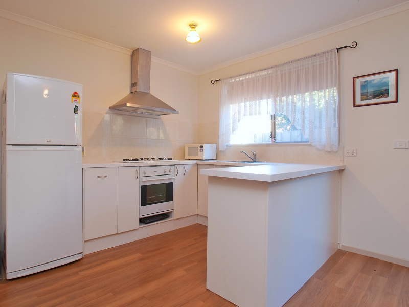 2/16 Jacinta Drive, Cranbourne VIC 3977