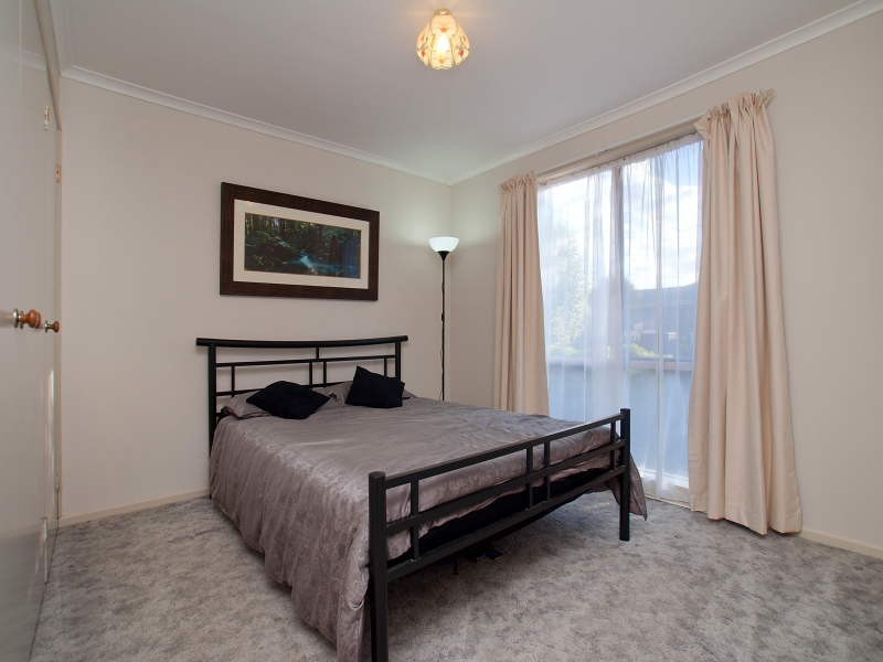 2/16 Jacinta Drive, Cranbourne VIC 3977