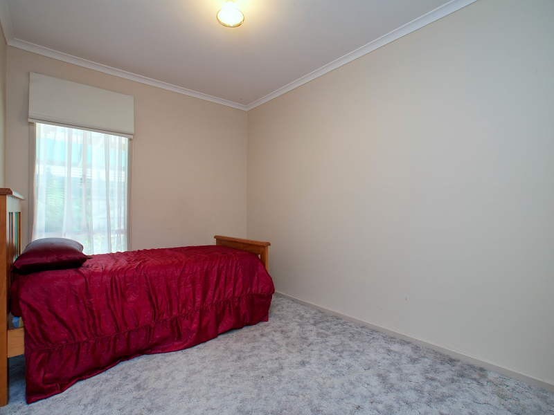 2/16 Jacinta Drive, Cranbourne VIC 3977