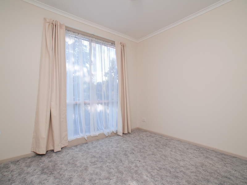 2/16 Jacinta Drive, Cranbourne VIC 3977