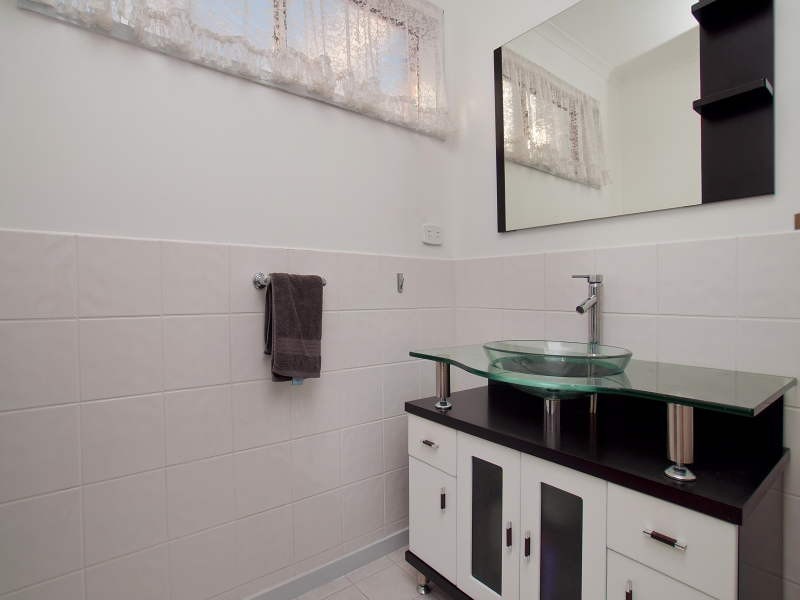 2/16 Jacinta Drive, Cranbourne VIC 3977