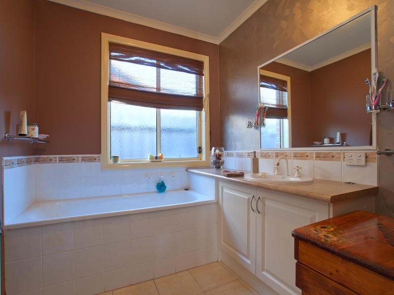 13 Wicklow Drive, Cranbourne VIC 3977