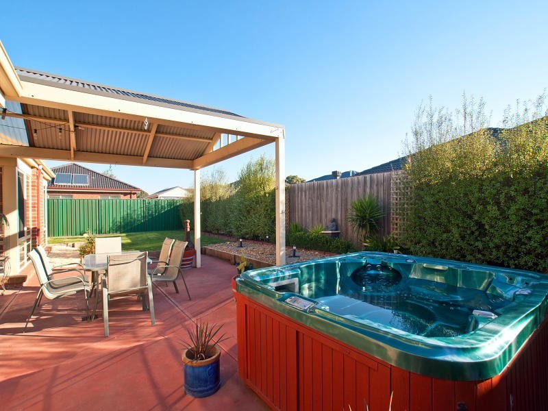 13 Wicklow Drive, Cranbourne VIC 3977