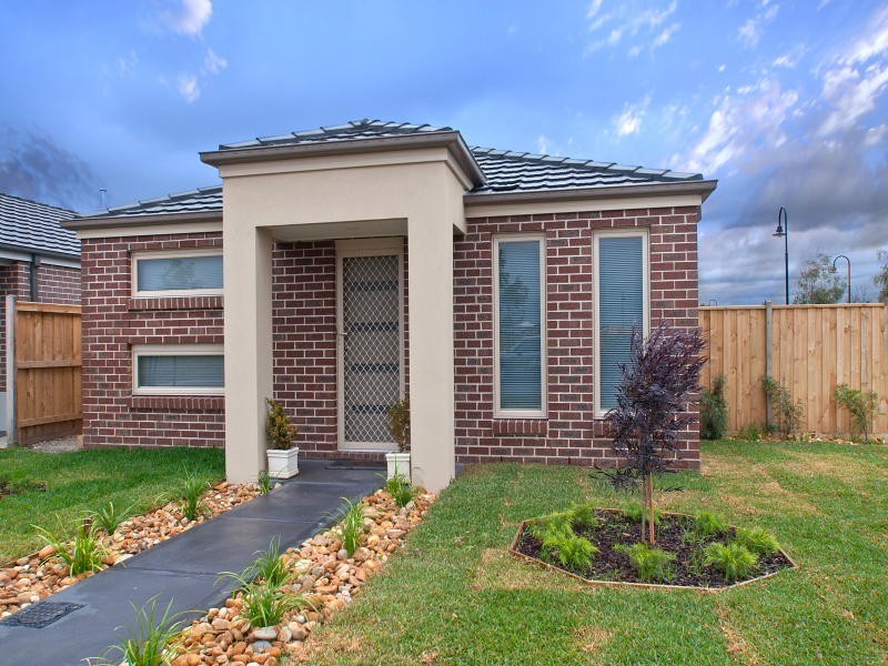 12 Hogan Steet, Cranbourne East VIC 3977