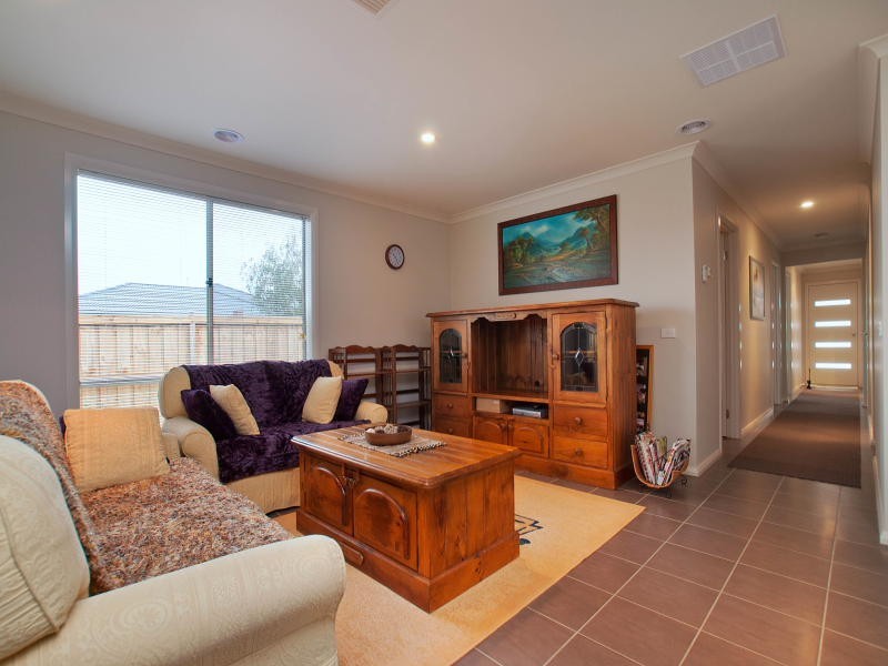 12 Hogan Steet, Cranbourne East VIC 3977