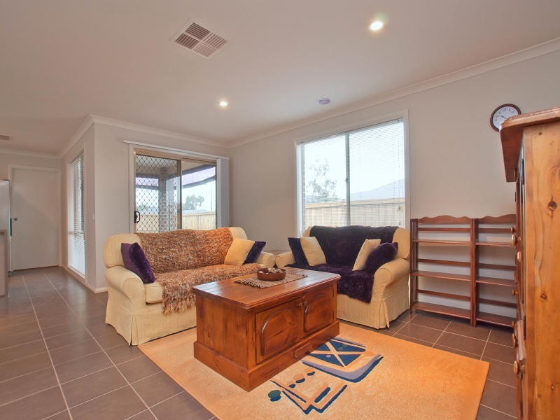 12 Hogan Steet, Cranbourne East VIC 3977