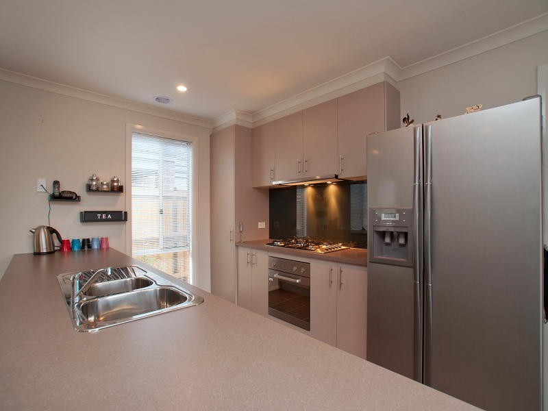 12 Hogan Steet, Cranbourne East VIC 3977