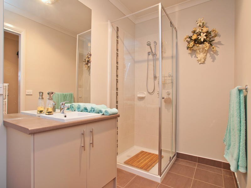 12 Hogan Steet, Cranbourne East VIC 3977