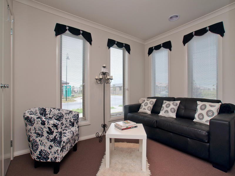 12 Hogan Steet, Cranbourne East VIC 3977