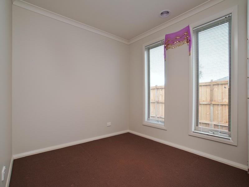 12 Hogan Steet, Cranbourne East VIC 3977