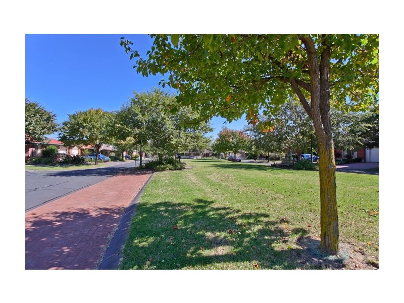 13 Tranter Square, Lynbrook VIC 3975