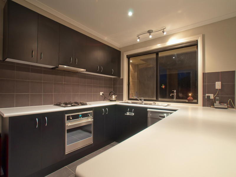 9 Lahinch Grove, Cranbourne VIC 3977