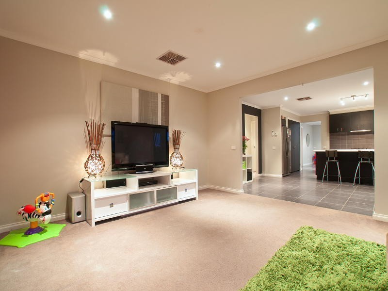 9 Lahinch Grove, Cranbourne VIC 3977