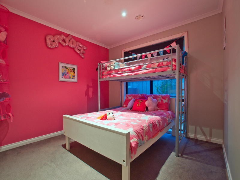 9 Lahinch Grove, Cranbourne VIC 3977