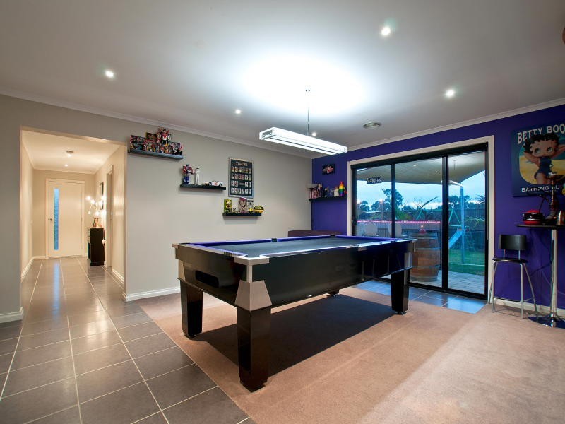 9 Lahinch Grove, Cranbourne VIC 3977