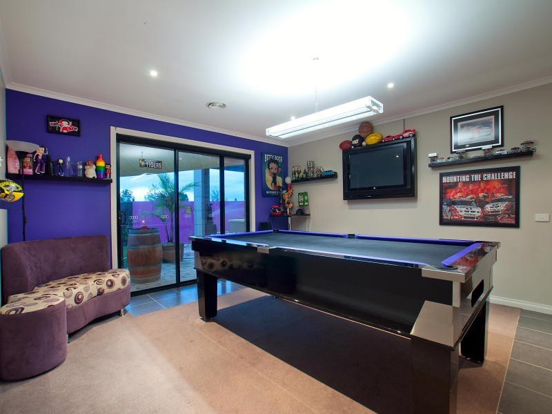 9 Lahinch Grove, Cranbourne VIC 3977