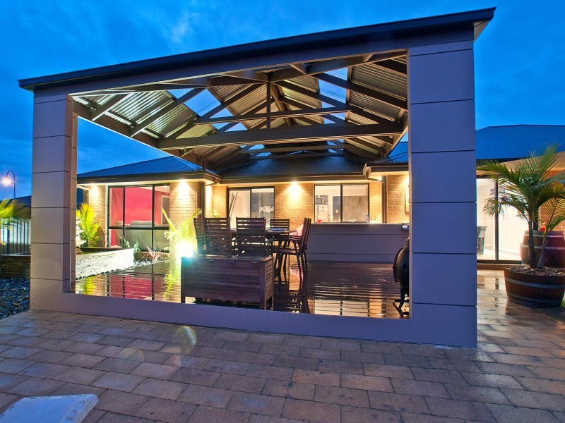 9 Lahinch Grove, Cranbourne VIC 3977