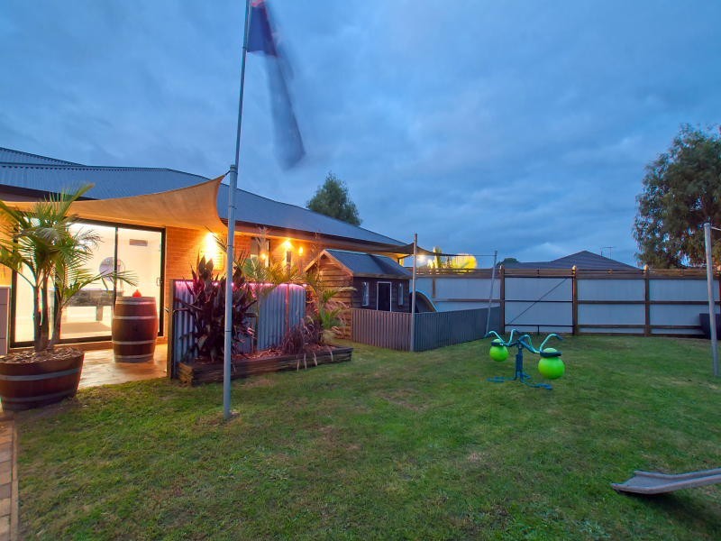 9 Lahinch Grove, Cranbourne VIC 3977