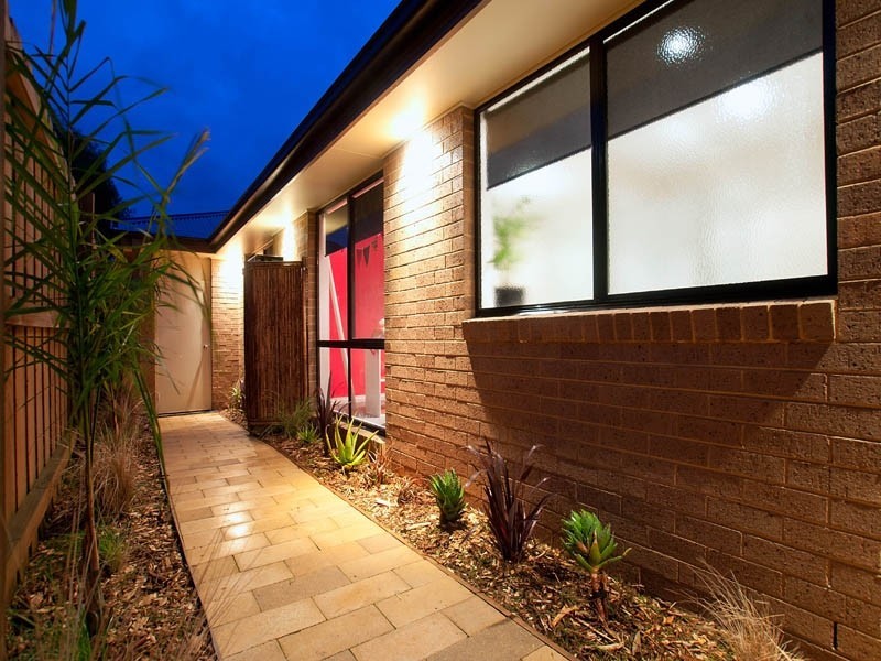 9 Lahinch Grove, Cranbourne VIC 3977