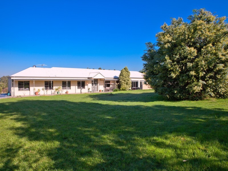 15 Walter Way, Cranbourne South VIC 3977