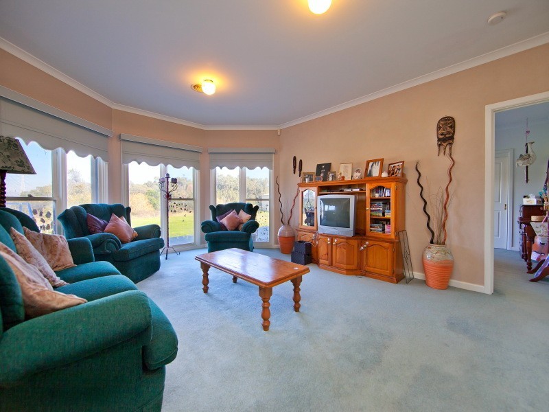 15 Walter Way, Cranbourne South VIC 3977